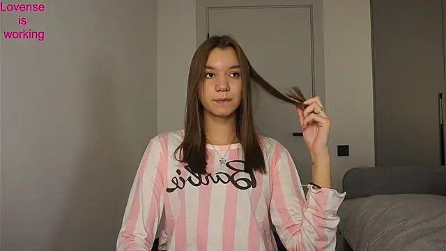 Snapshot of BrynnHolverson chatting on 11/01/25, 07:49 BrynnHolverson online show from 11/01/25, 07:49