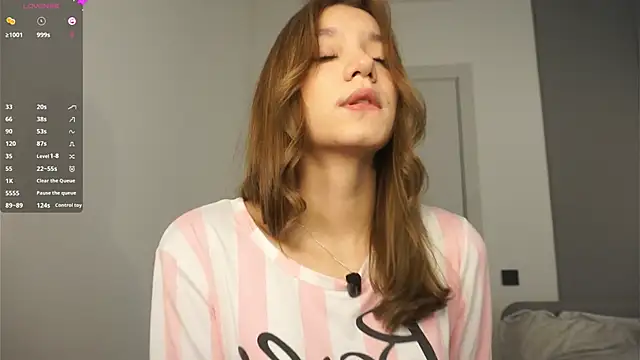 Snapshot of BrynnHolverson chatting on 11/15/25, 05:42 BrynnHolverson online show from 11/15/25, 05:42