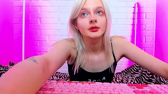 AlessaKiss online show from 06/11/26, 02:33