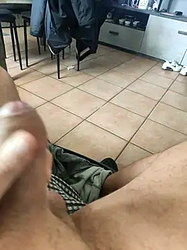 Snapshot of Italianstyle79 chatting on 11/16/25, 08:09 Italianstyle79 online show from 11/16/25, 08:09