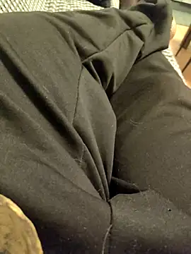 Snapshot of Italianstyle79 chatting on 11/26/25, 04:41 Italianstyle79 online show from 11/26/25, 04:41