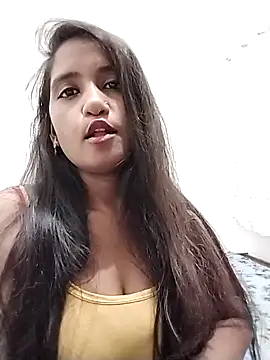 Snapshot of Beauty_maya chatting on 10/18/25, 03:35 Beauty maya online show from 10/18/25, 03:35