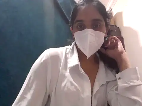 shainiasha1 online show from 05/25/26, 06:47