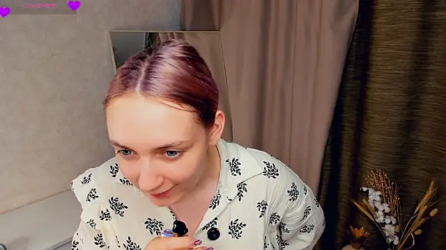 Snapshot of AdelineFabel chatting on 10/26/25, 12:33 AdelineFabel online show from 10/26/25, 12:33