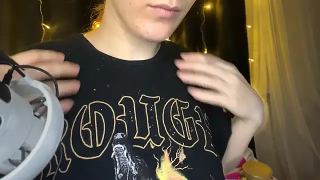 Snapshot of Veksal1a chatting on 11/17/25, 04:29 Veksal1a online show from 11/17/25, 04:29