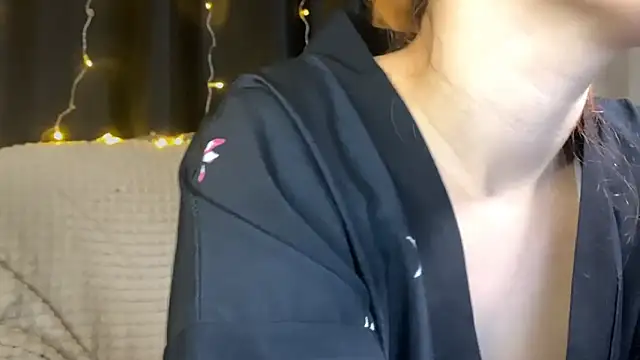 Snapshot of Veksal1a chatting on 11/23/25, 04:56 Veksal1a online show from 11/23/25, 04:56