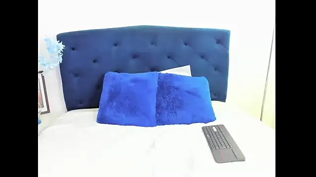 Scarlett Glows1 online show from 10/27/25, 10:58