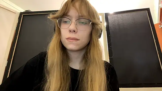 Snapshot of JuneCooper chatting on 10/20/25, 11:43 JuneCooper online show from 10/20/25, 11:43