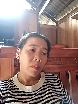 Snapshot of tabby-cat11 chatting on 10/22/25, 03:29 tabby-cat11 online show from 10/22/25, 03:29