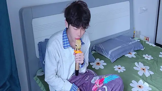 Stuffy-111 online show from 10/22/25, 02:23