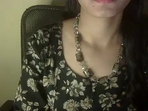 Snapshot of Shezi_N chatting on 01/15/26, 02:05 Shezi N online show from 01/15/26, 02:05