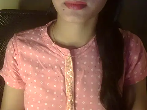 Snapshot of Shezi_N chatting on 02/18/26, 04:25 Shezi N online show from 02/18/26, 04:25