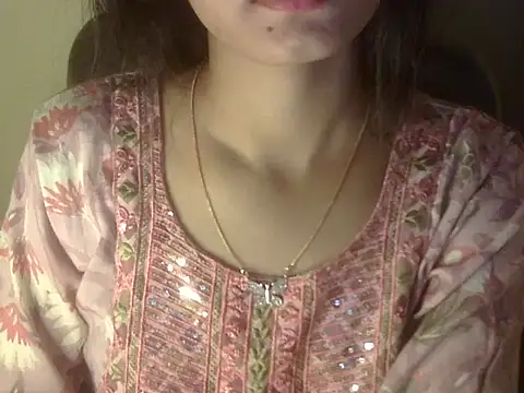 Snapshot of Shezi_N chatting on 04/24/26, 02:19 Shezi N online show from 04/24/26, 02:19