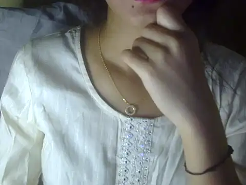 Snapshot of Shezi_N chatting on 04/25/26, 01:41 Shezi N online show from 04/25/26, 01:41