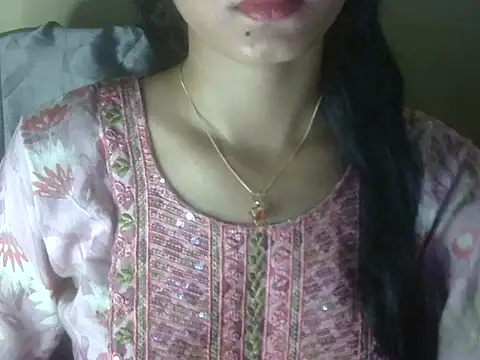 Snapshot of Shezi_N chatting on 05/15/26, 01:07 Shezi N online show from 05/15/26, 01:07