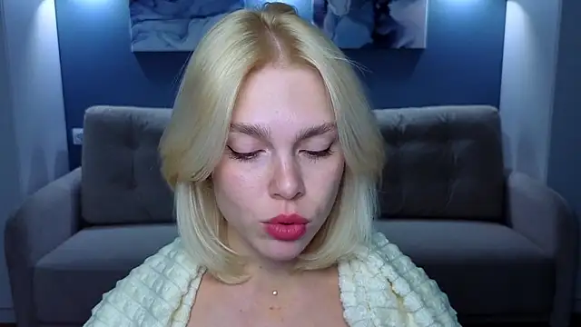 Snapshot of Maya_Morrow chatting on 10/21/25, 01:34 Maya Morrow online show from 10/21/25, 01:34