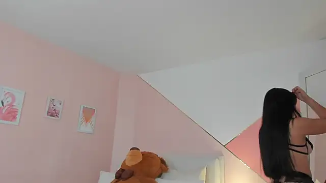 mia canoo online show from 10/31/25, 11:44