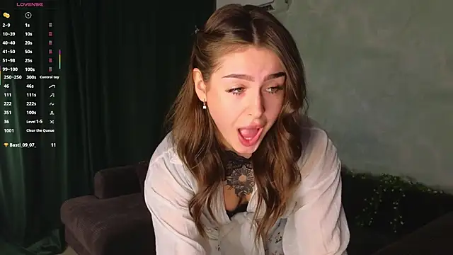 TinyMollys online show from 10/29/25, 03:36