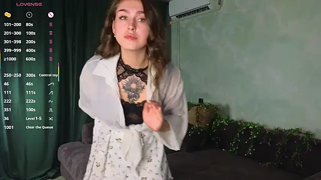 TinyMollys online show from 10/30/25, 03:35