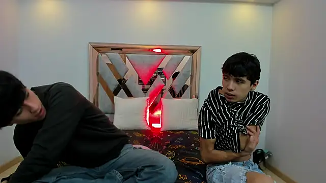 hoot booys  online show from 11/24/25, 07:57