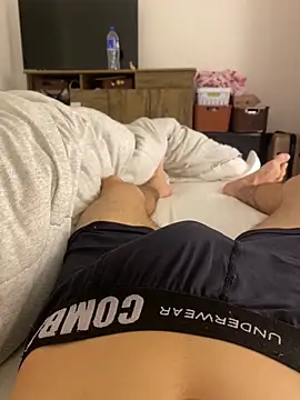 Snapshot of leozin01 chatting on 11/07/25, 05:13 leozin01 online show from 11/07/25, 05:13