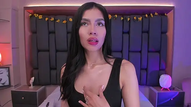 Snapshot of TanyaBello chatting on 11/18/25, 02:21 TanyaBello online show from 11/18/25, 02:21