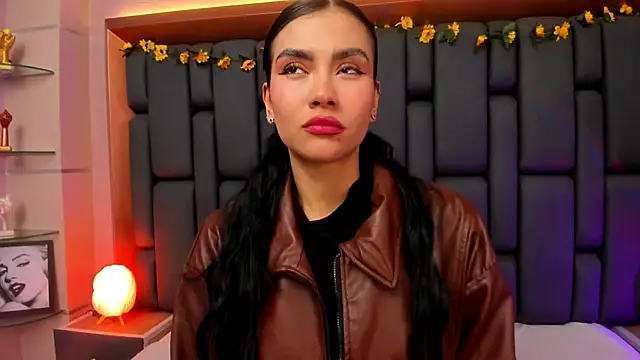 Snapshot of TanyaBello chatting on 11/22/25, 01:43 TanyaBello online show from 11/22/25, 01:43