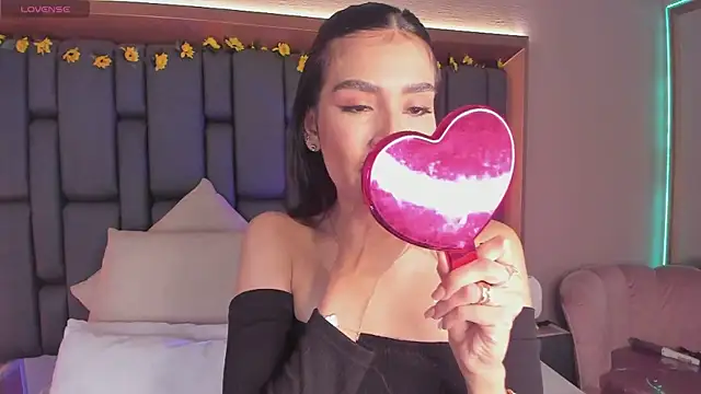 Snapshot of TanyaBello chatting on 11/30/25, 01:48 TanyaBello online show from 11/30/25, 01:48