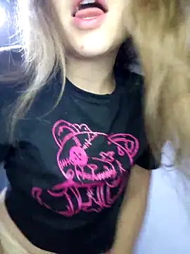 Snapshot of bambiluly chatting on 10/17/25, 11:07 bambiluly online show from 10/17/25, 11:07