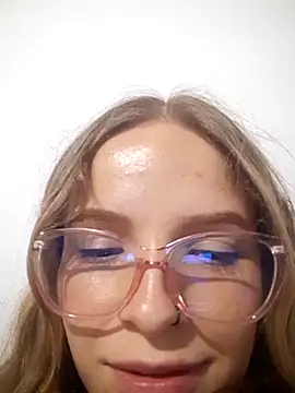 Snapshot of bambiluly chatting on 10/19/25, 02:12 bambiluly online show from 10/19/25, 02:12