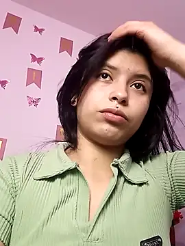 petite coral online show from 12/22/25, 01:24