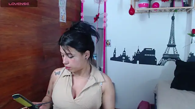 petite coral online show from 03/11/26, 12:49