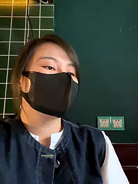 Snapshot of Alice9988 chatting on 10/28/25, 08:29 Alice9988 online show from 10/28/25, 08:29