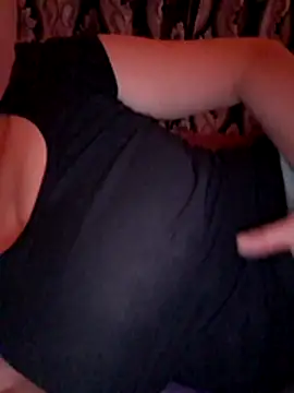 Snapshot of Ariana381 chatting on 11/06/25, 09:37 Ariana381 online show from 11/06/25, 09:37