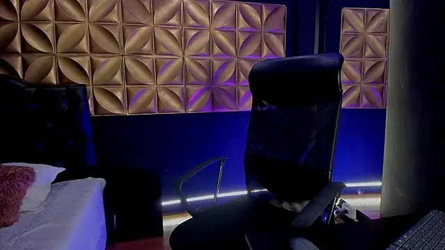 lovenatasha  online show from 10/28/25, 05:15