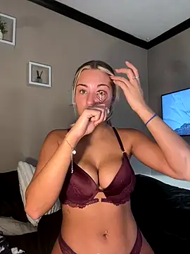 Snapshot of LaceyMilliexoxo chatting on 11/26/25, 10:27 LaceyMilliexoxo online show from 11/26/25, 10:27