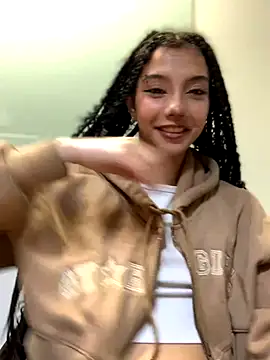 Snapshot of MiaaCute- chatting on 11/11/25, 10:10 MiaaCute- online show from 11/11/25, 10:10