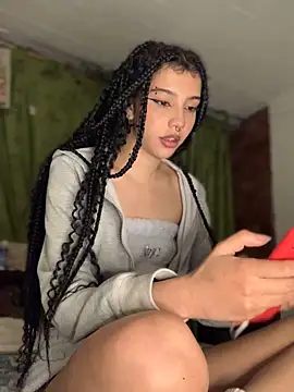 Snapshot of MiaaCute- chatting on 11/13/25, 01:04 MiaaCute- online show from 11/13/25, 01:04