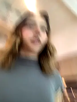 Snapshot of MiaaCute- chatting on 12/14/25, 03:39 MiaaCute- online show from 12/14/25, 03:39