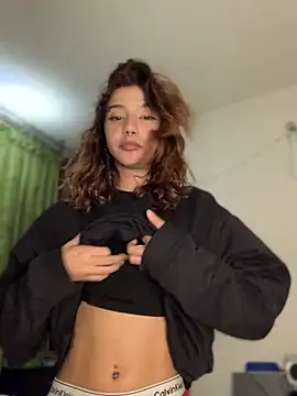 Snapshot of MiaaCute- chatting on 01/16/26, 01:09 MiaaCute- online show from 01/16/26, 01:09