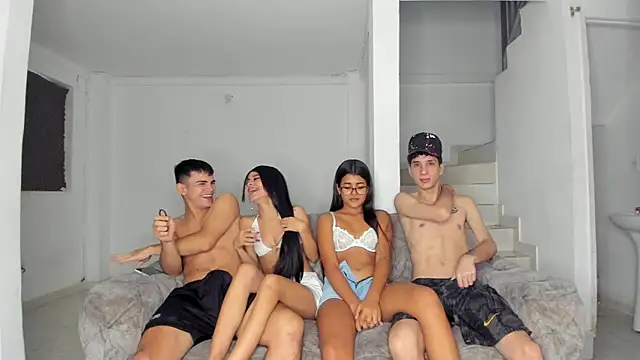 Snapshot of HottWett chatting on 10/16/25, 09:27 HottWett online show from 10/16/25, 09:27