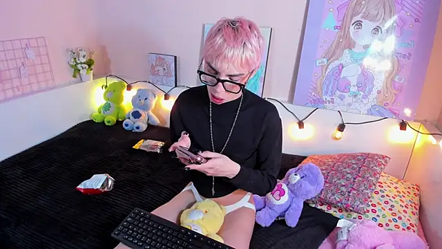 Strawberry Kitty  online show from 11/15/25, 04:21