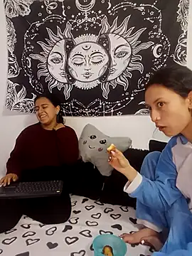Snapshot of emily_n_abby chatting on 03/30/26, 02:18 emily n abby online show from 03/30/26, 02:18