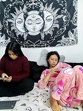 Snapshot of emily_n_abby chatting on 04/11/26, 12:20 emily n abby online show from 04/11/26, 12:20