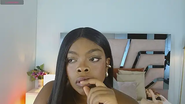 Maiacharris  online show from 12/17/25, 07:31