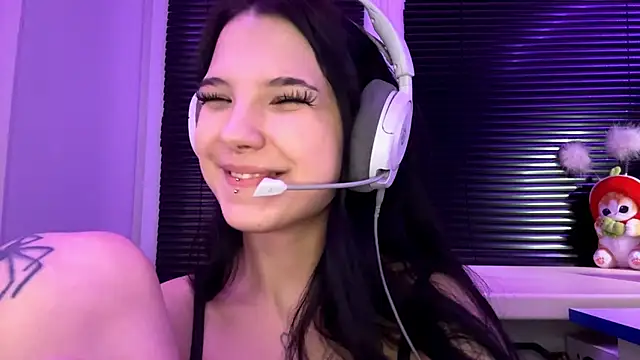 Snapshot of HanaMantanaDell chatting on 12/13/25, 07:53 HanaMantanaDell online show from 12/13/25, 07:53