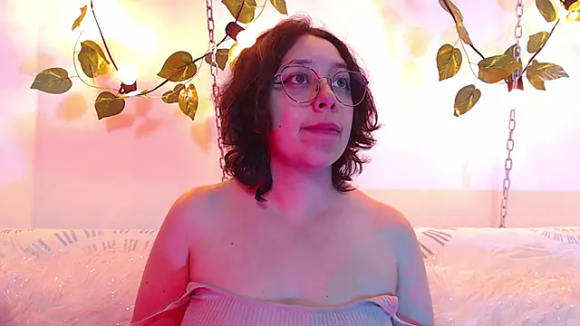 Milie yue online show from 10/22/25, 02:34