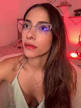 Snapshot of elegant__rouse chatting on 03/23/26, 10:36 elegant rouse online show from 03/23/26, 10:36