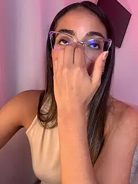 Snapshot of elegant__rouse chatting on 03/28/26, 11:04 elegant rouse online show from 03/28/26, 11:04