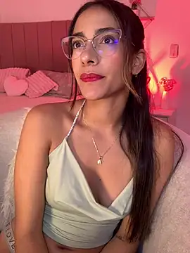 Snapshot of elegant__rouse chatting on 04/17/26, 10:35 elegant rouse online show from 04/17/26, 10:35